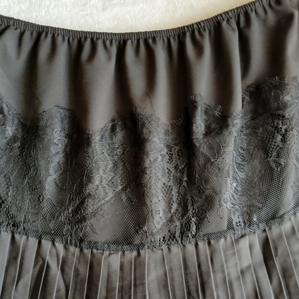 Lace Skirt Size XL - Picture 3 of 7